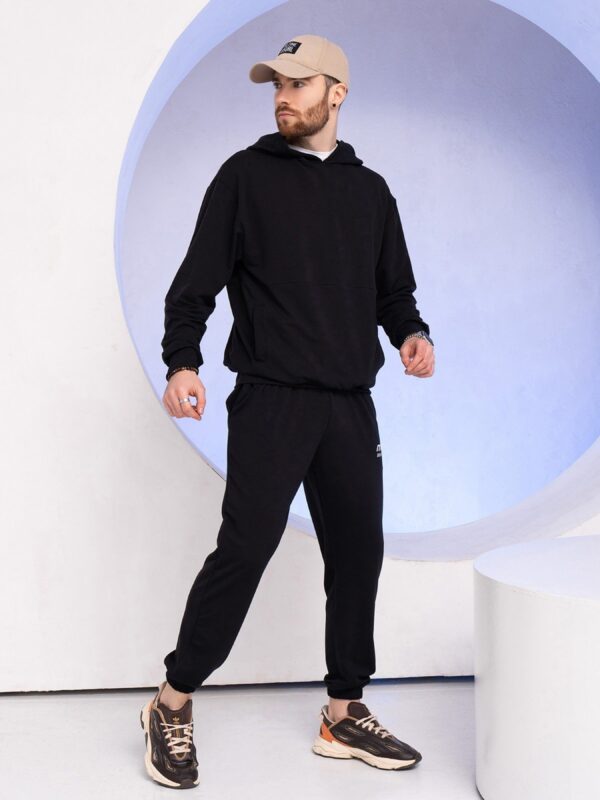 ISSA Plus Спортивный костюм (GN-526_black) Мужское, цвет - Чёрный, материал - Хлопок/полиэстер Фото вещи ISSA Plus Спортивный костюм (GN-526_black) Мужское, цвет - Чёрный, материал - Хлопок/полиэстер